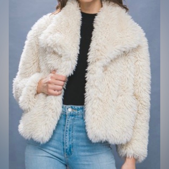 It’s Fur Season 💗 (Faux Fur) - Picture 1 of 5